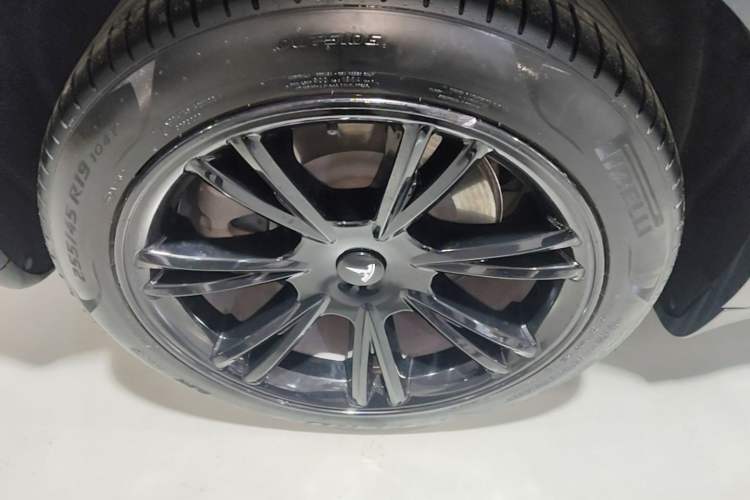 Used Tesla Model Y 2022 Rear-Wheel-Drive Version Right Rear Wheel Hub