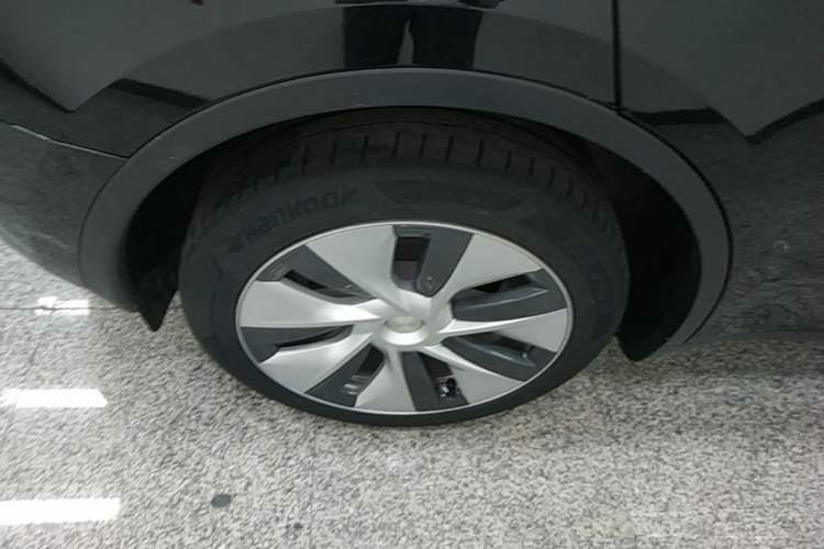 Used Tesla Model Y 2022 Revised Version Long-Range All-Wheel Drive Right Rear Wheel Hub
