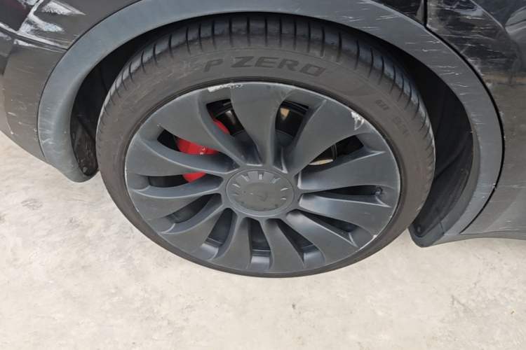 Used Tesla Model Y 2022 Performance High-Performance All-Wheel-Drive Version Right Rear Wheel Hub