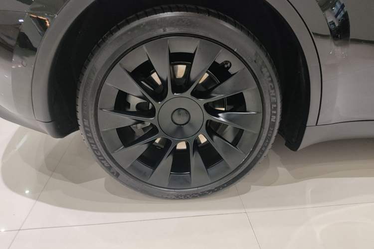 Used Tesla Model Y 2022 Revised Version Long-Range All-Wheel Drive Right Rear Wheel Hub