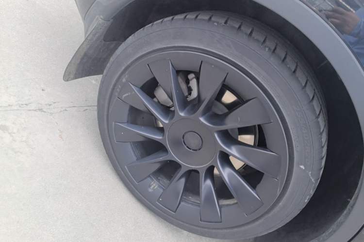 Used Tesla Model Y 2022 Revised Version Rear-Wheel Drive Right Rear Wheel Hub