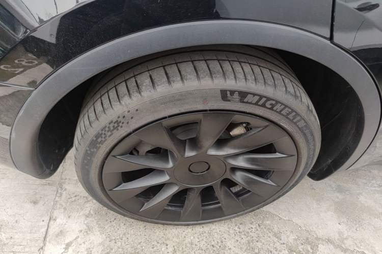 Used Tesla Model Y 2022 Revised Version Long-Range All-Wheel Drive Right Rear Wheel Hub