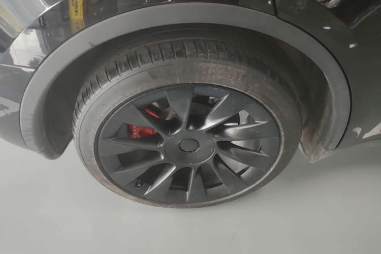 Used Tesla Model Y 2022 Revised Version Long-Range All-Wheel Drive Right Rear Wheel Hub