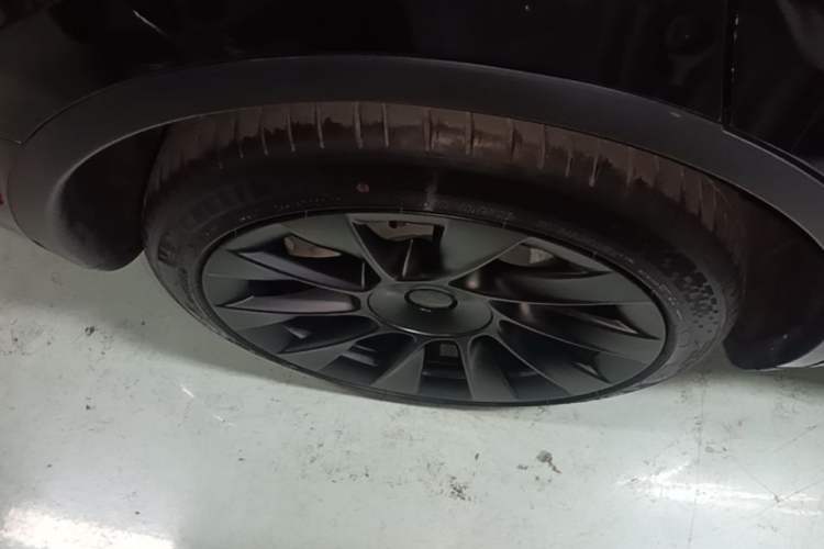 Used Tesla Model Y 2022 Rear-Wheel-Drive Version Right Rear Wheel Hub