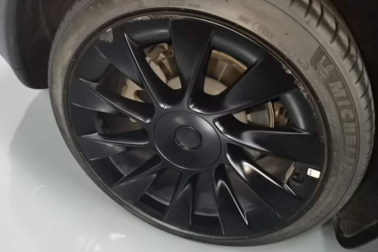 Used Tesla Model Y 2022 Revised Version Long-Range All-Wheel Drive Right Rear Wheel Hub