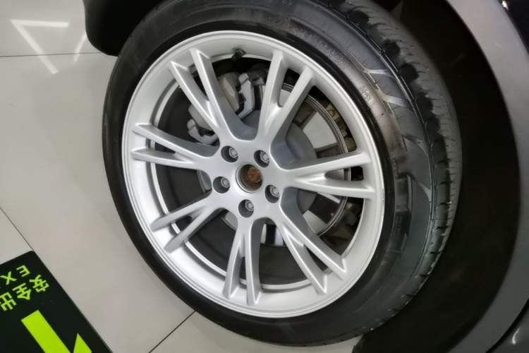 Used Tesla Model Y 2022 Revised Version Rear-Wheel Drive Right Rear Wheel Hub