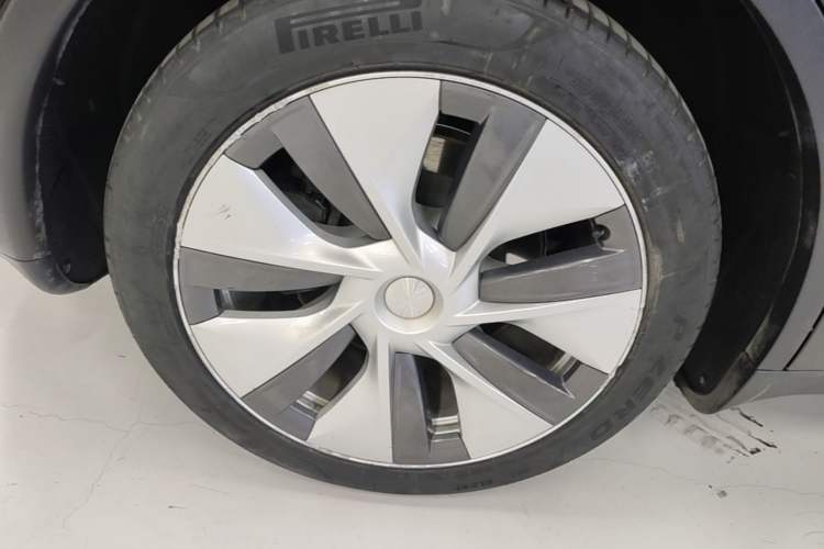 Used Tesla Model Y 2022 Rear-Wheel-Drive Version Right Rear Wheel Hub
