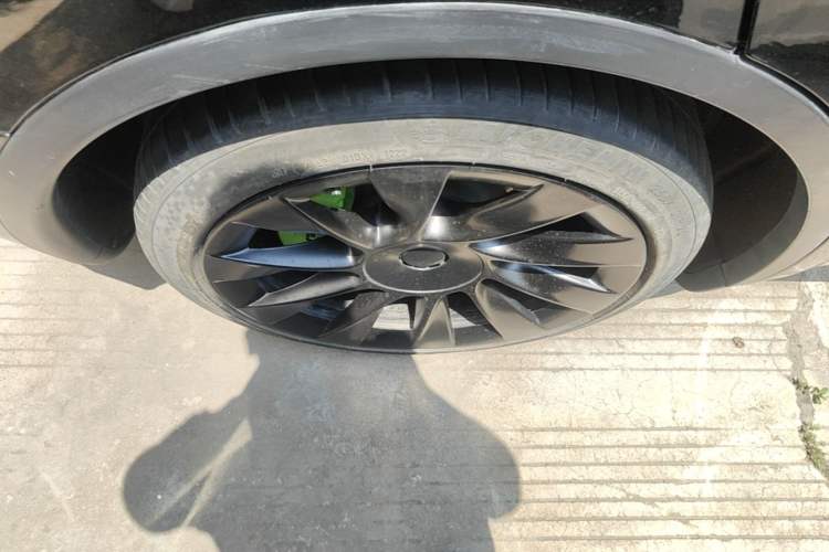 Used Tesla Model Y 2022 Rear-Wheel-Drive Version Right Rear Wheel Hub