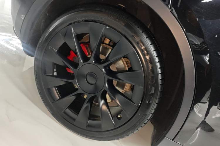 Used Tesla Model Y 2022 Rear-Wheel-Drive Version Right Rear Wheel Hub
