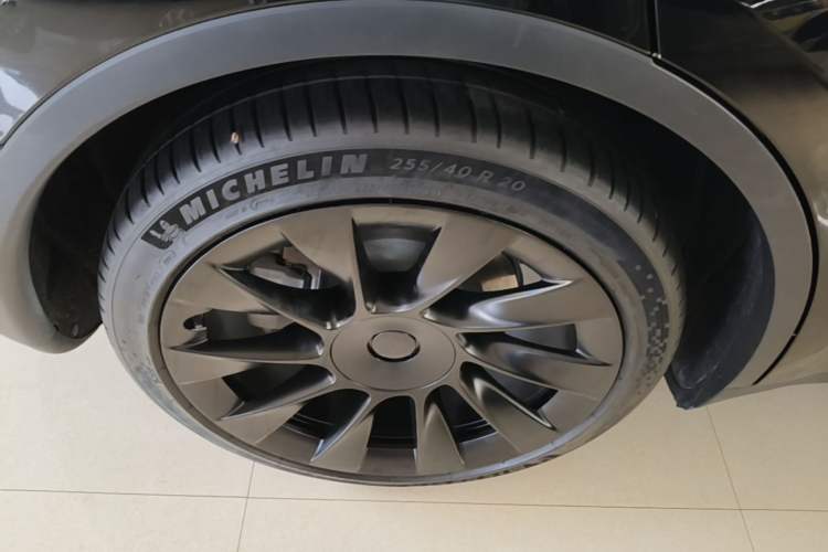 Used Tesla Model Y 2022 Rear-Wheel-Drive Version Right Rear Wheel Hub