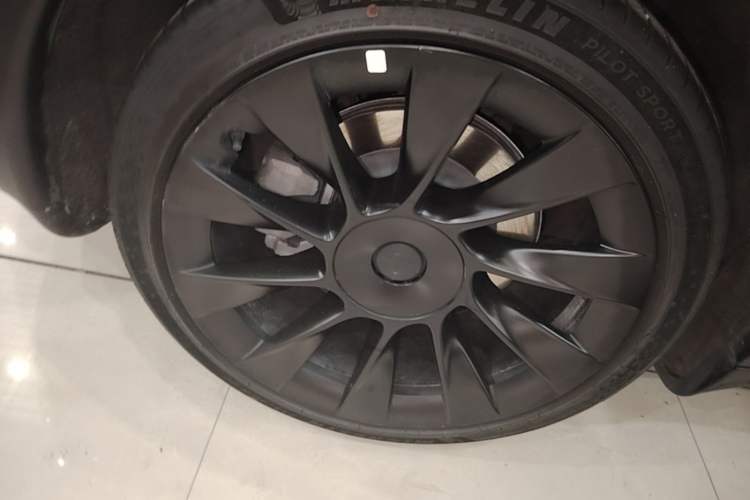 Used Tesla Model Y 2022 Rear-Wheel-Drive Version Right Rear Wheel Hub