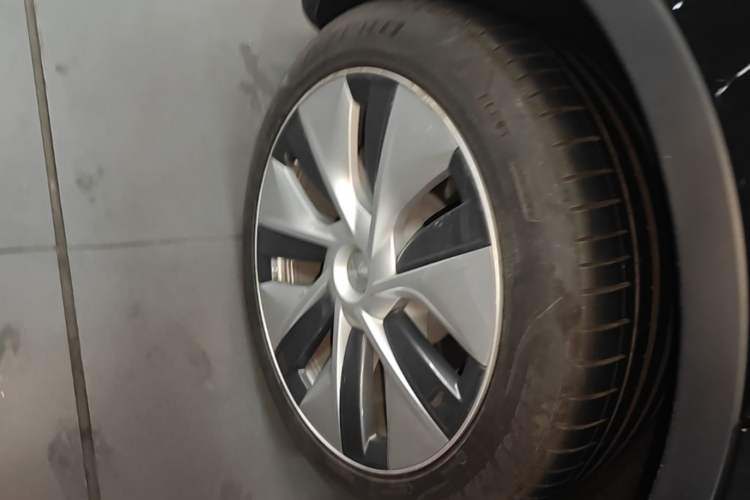 Used Tesla Model Y 2022 Revised Version Rear-Wheel Drive Right Rear Wheel Hub