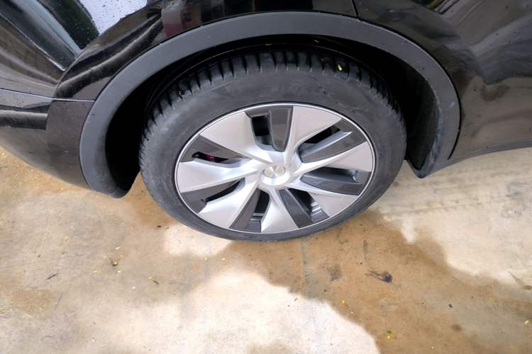 Used Tesla Model Y 2022 Rear-Wheel-Drive Version Right Rear Wheel Hub