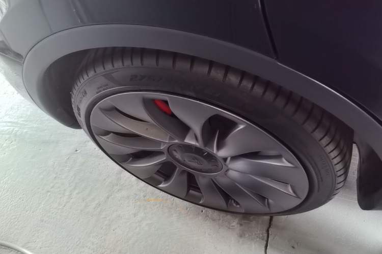 Used Tesla Model Y 2022 Performance High-Performance All-Wheel-Drive Version Right Rear Wheel Hub