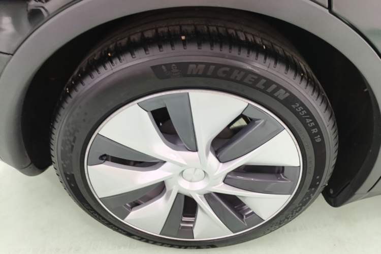 Used Tesla Model Y 2022 Revised Version Rear-Wheel Drive Right Rear Wheel Hub
