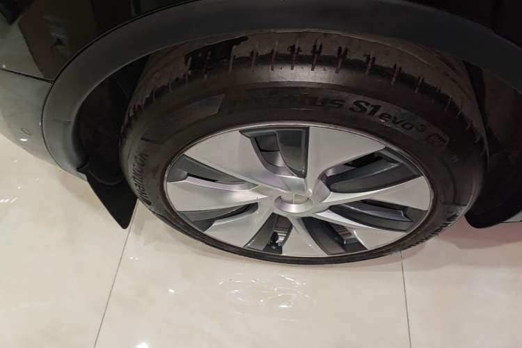 Used Tesla Model Y 2022 Revised Version Rear-Wheel Drive Right Rear Wheel Hub