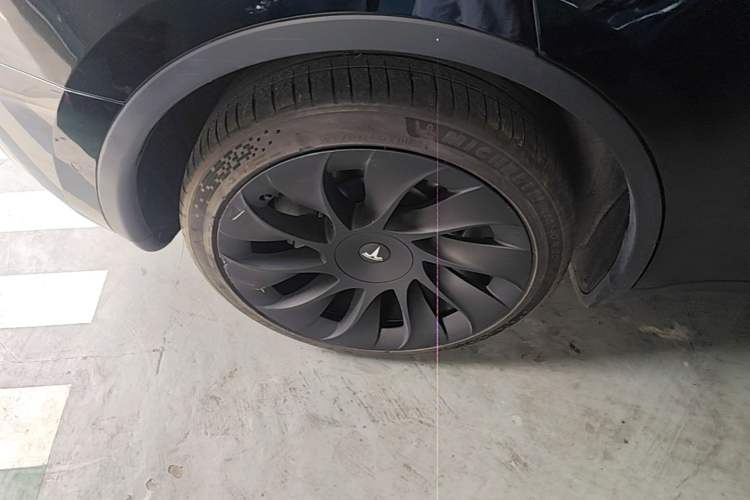 Used Tesla Model Y 2022 Rear-Wheel-Drive Version Right Rear Wheel Hub