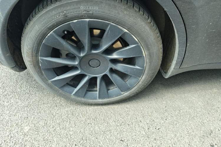 Used Tesla Model Y 2022 Long-Range All-Wheel-Drive Version Right Rear Wheel Hub