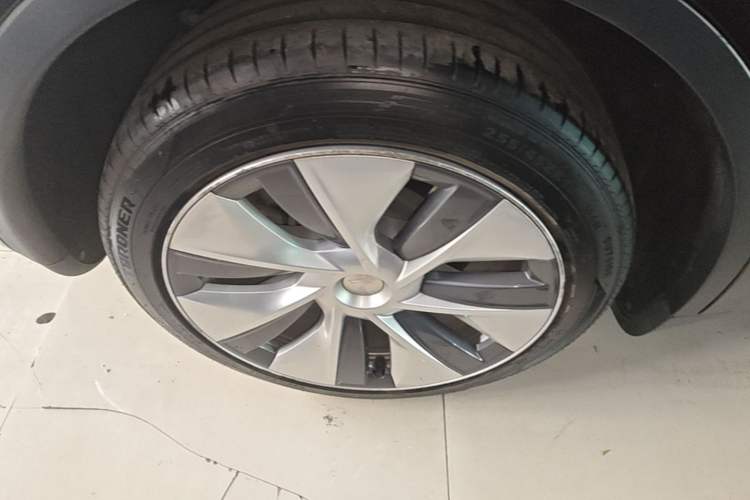Used Tesla Model Y 2022 Revised Version Long-Range All-Wheel Drive Right Rear Wheel Hub