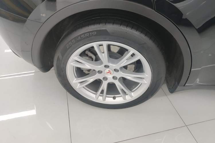 Used Tesla Model Y 2022 Revised Version Long-Range All-Wheel Drive Right Rear Wheel Hub