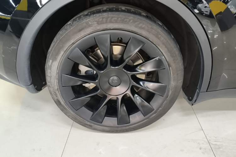 Used Tesla Model Y 2022 Rear-Wheel-Drive Version Right Rear Wheel Hub