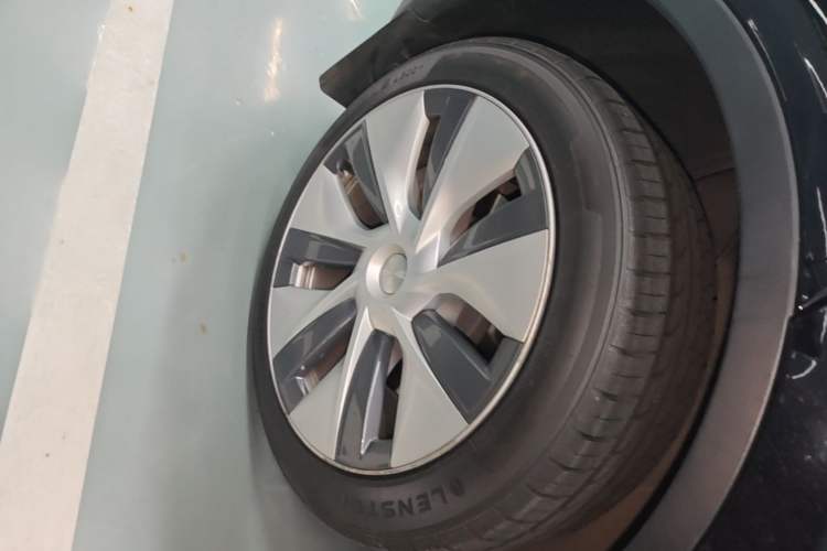 Used Tesla Model Y 2022 Revised Version Long-Range All-Wheel Drive Right Rear Wheel Hub