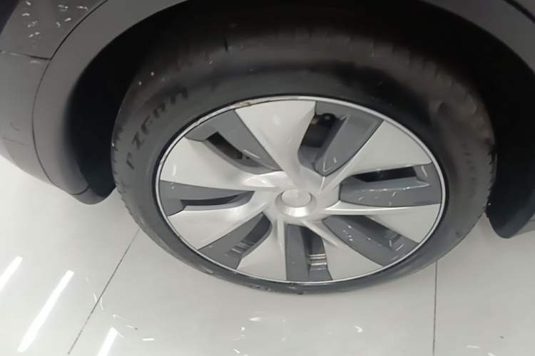 Used Tesla Model Y 2022 Revised Version Rear-Wheel Drive Right Rear Wheel Hub