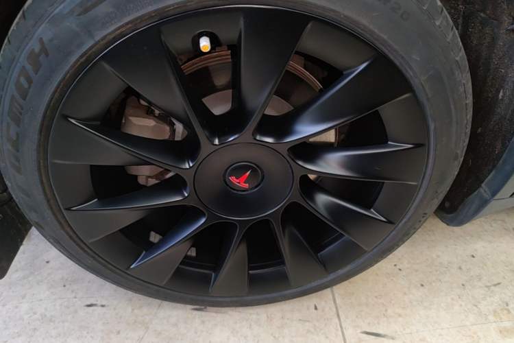 Used Tesla Model Y 2022 Revised Version Rear-Wheel Drive Right Rear Wheel Hub