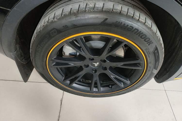 Used Tesla Model Y 2022 Rear-Wheel-Drive Version Right Rear Wheel Hub