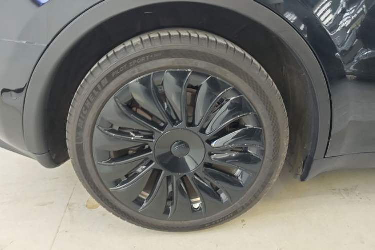 Used Tesla Model Y 2022 Revised Version Rear-Wheel Drive Right Rear Wheel Hub