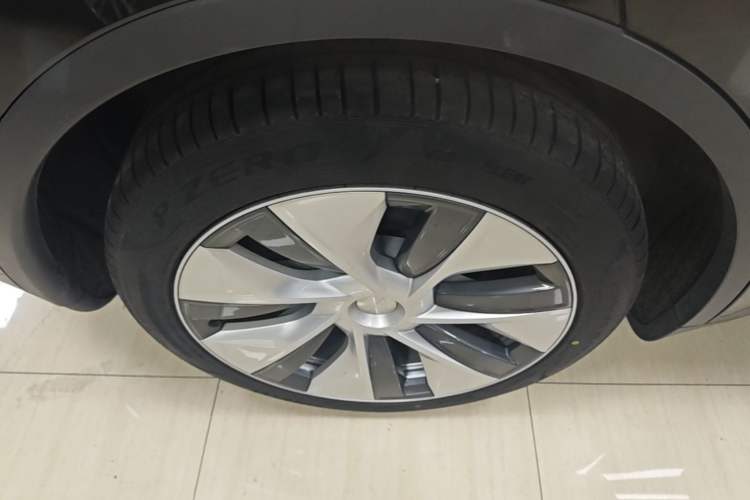 Used Tesla Model Y 2022 Revised Version Rear-Wheel Drive Right Rear Wheel Hub