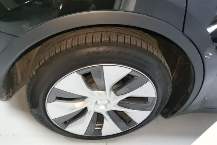Used Tesla Model Y 2022 Revised Version Rear-Wheel Drive Right Rear Wheel Hub