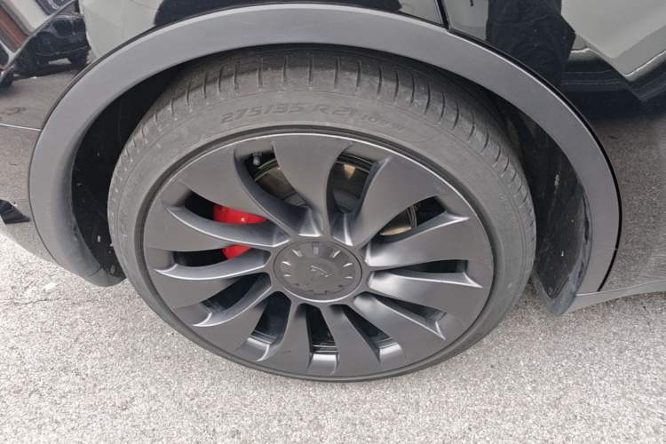 Used Tesla Model Y 2022 Performance High-Performance All-Wheel-Drive Version Right Rear Wheel Hub
