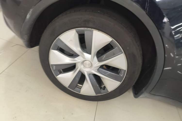 Used Tesla Model Y 2022 Rear-Wheel-Drive Version Right Rear Wheel Hub