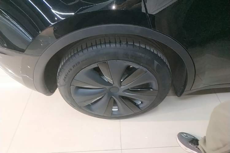 Used Tesla Model Y 2022 Revised Version Rear-Wheel Drive Right Rear Wheel Hub