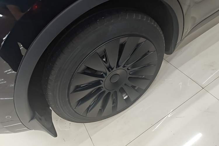 Used Tesla Model Y 2022 Rear-Wheel-Drive Version Right Rear Wheel Hub