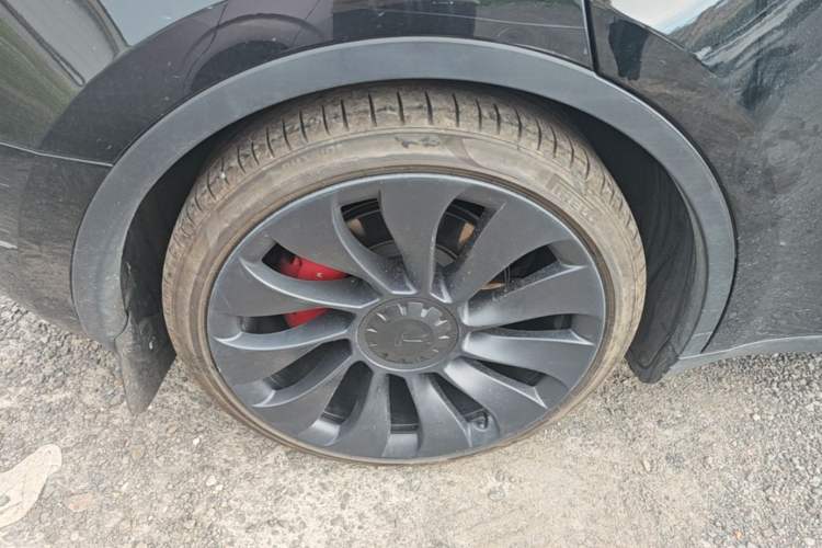 Used Tesla Model Y 2022 Performance High-Performance All-Wheel-Drive Version Right Rear Wheel Hub