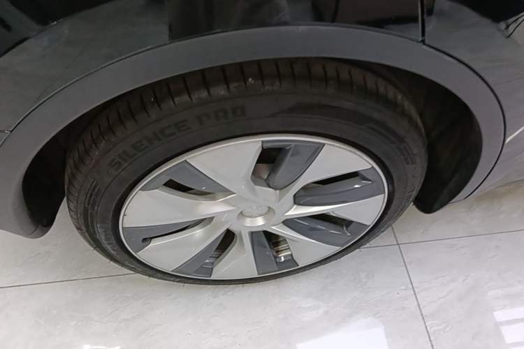 Used Tesla Model Y 2022 Revised Version Rear-Wheel Drive Right Rear Wheel Hub