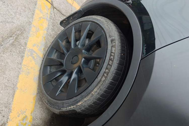 Used Tesla Model Y 2022 Revised Version Long-Range All-Wheel Drive Right Rear Wheel Hub