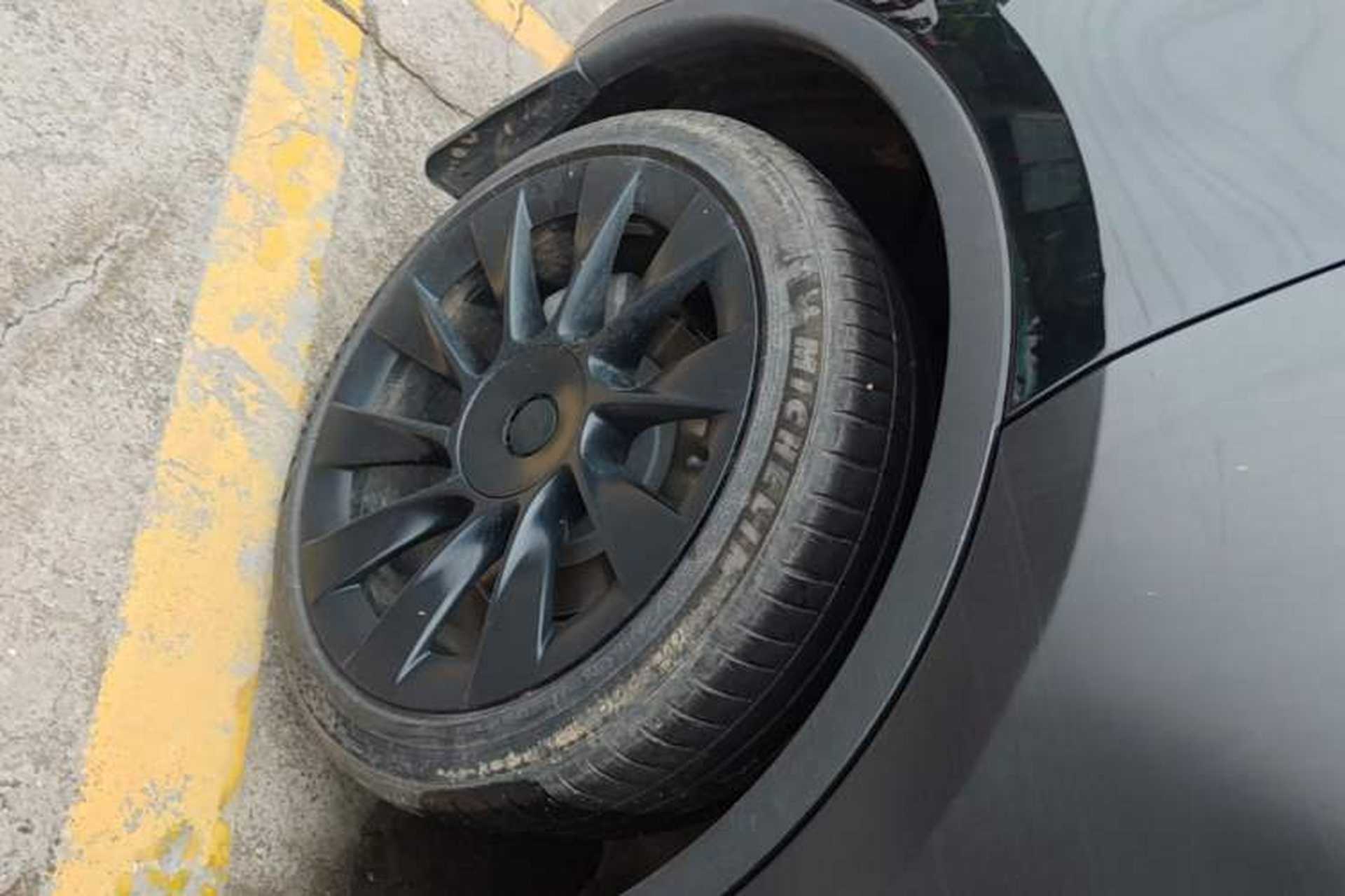 Used Tesla Model Y 2022 Revised Version Long-Range All-Wheel Drive Right Rear Wheel Hub