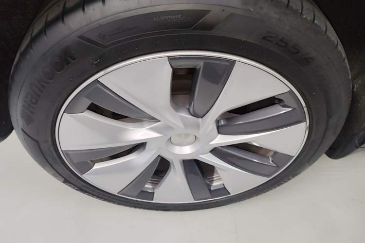 Used Tesla Model Y 2022 Revised Version Long-Range All-Wheel Drive Right Rear Wheel Hub