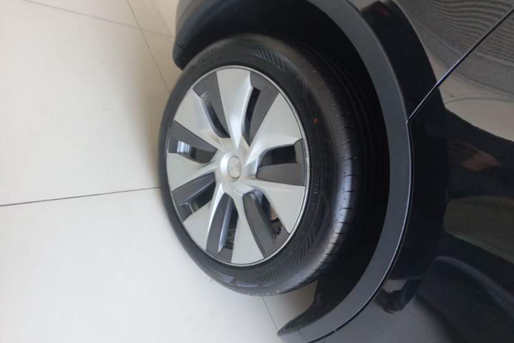 Used Tesla Model Y 2022 Long-Range All-Wheel-Drive Version Right Rear Wheel Hub