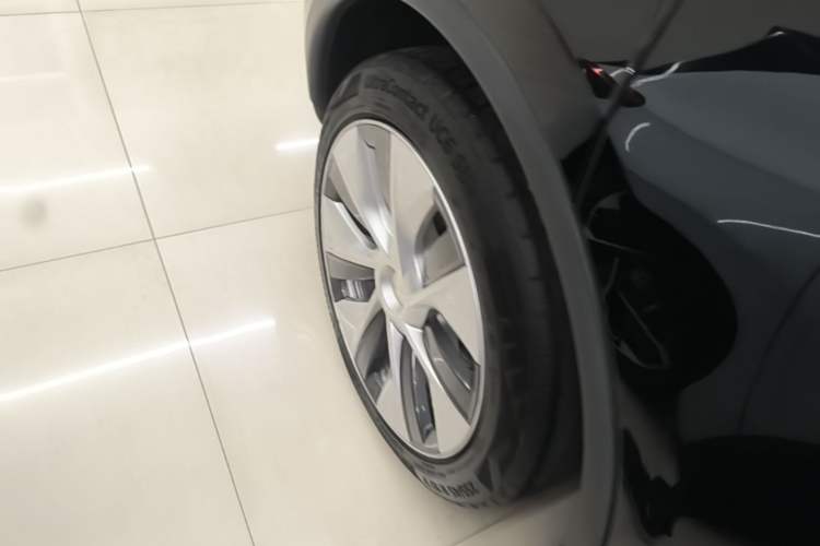 Used Tesla Model Y 2022 Rear-Wheel-Drive Version Right Rear Wheel Hub