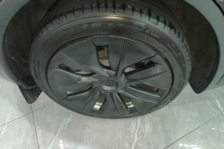 Used Tesla Model Y 2022 Rear-Wheel-Drive Version Right Rear Wheel Hub
