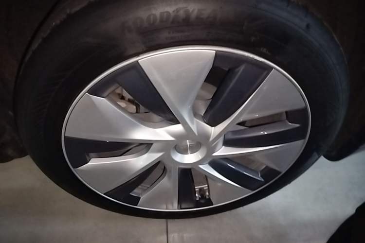Used Tesla Model Y 2022 Revised Version Rear-Wheel Drive Right Rear Wheel Hub