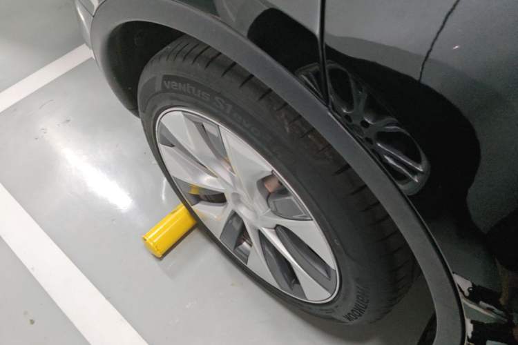 Used Tesla Model Y 2022 Revised Version Rear-Wheel Drive Right Rear Wheel Hub