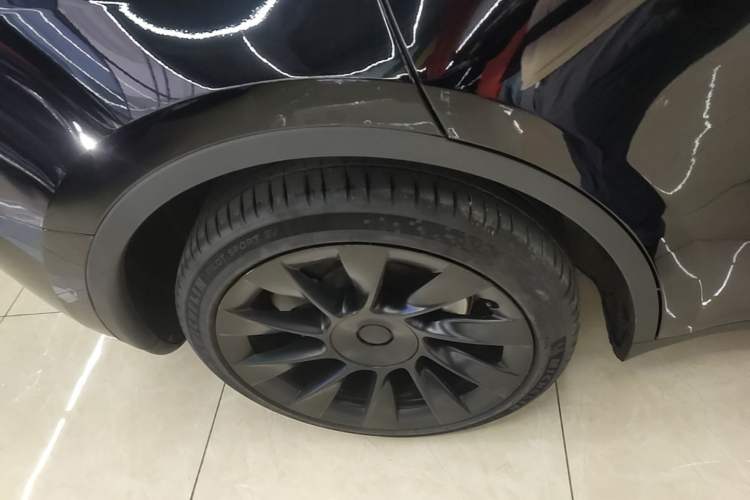 Used Tesla Model Y 2022 Revised Version Long-Range All-Wheel Drive Right Rear Wheel Hub