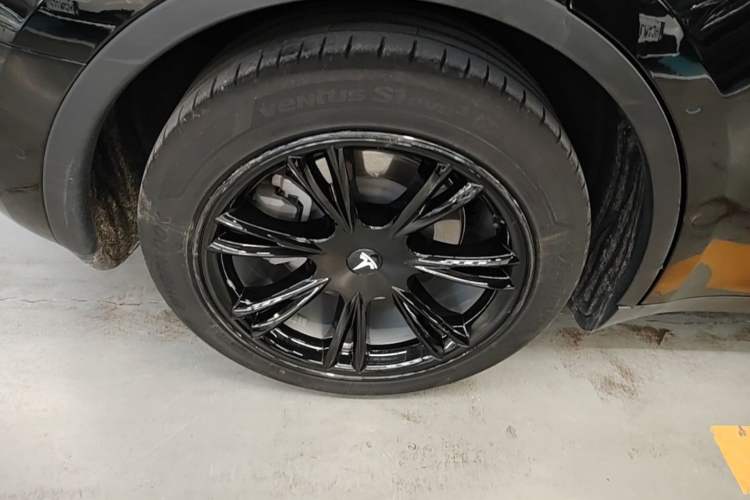 Used Tesla Model Y 2022 Rear-Wheel-Drive Version Right Rear Wheel Hub