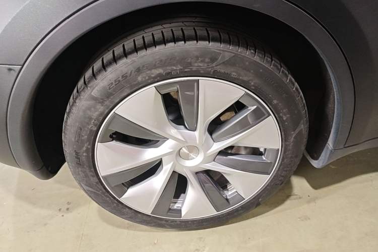 Used Tesla Model Y 2022 Rear-Wheel-Drive Version Right Rear Wheel Hub