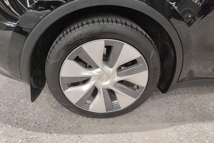 Used Tesla Model Y 2022 Revised Version Rear-Wheel Drive Right Rear Wheel Hub